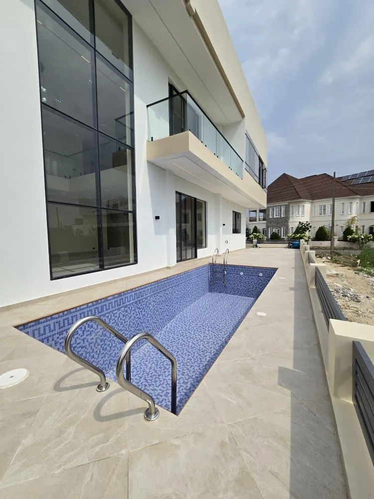 5 Bed Detached Duplex + BQ • Chevron3 real estate in Lagos